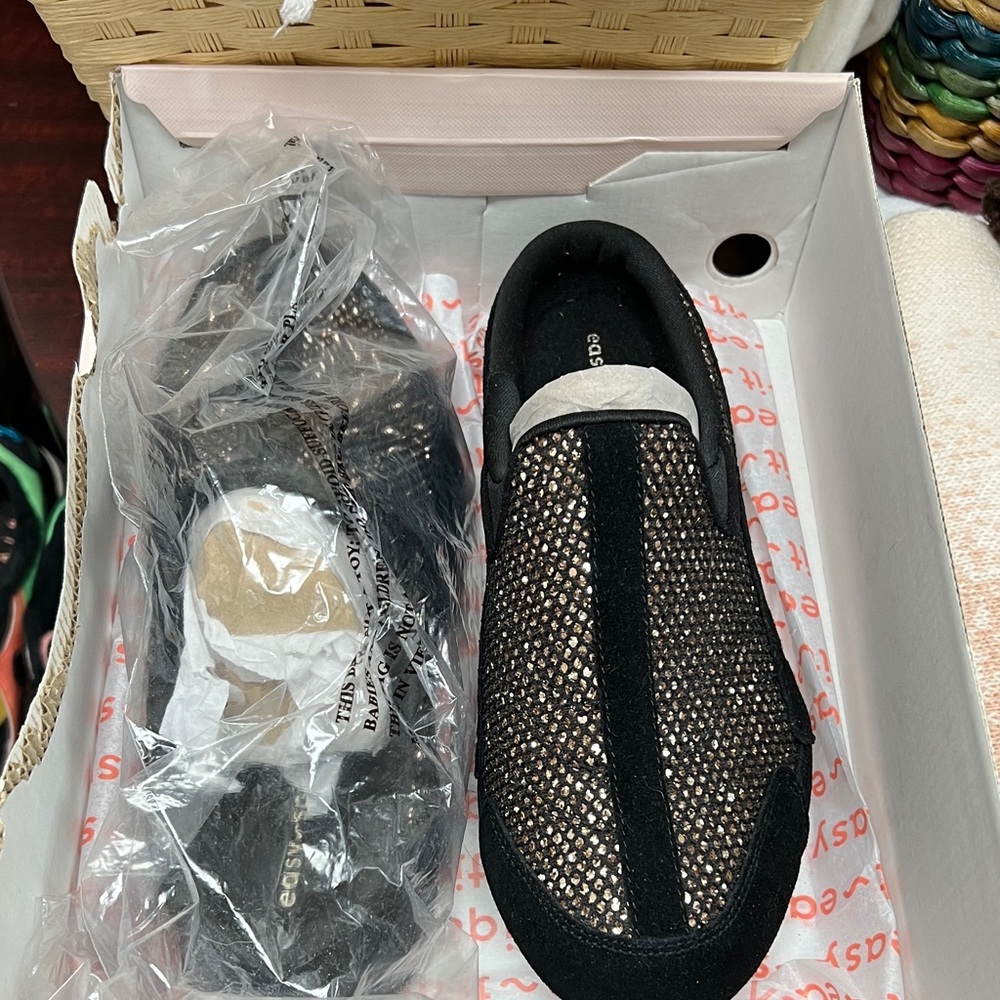 Easy Spirit Black and Gold Mesh Sneakers